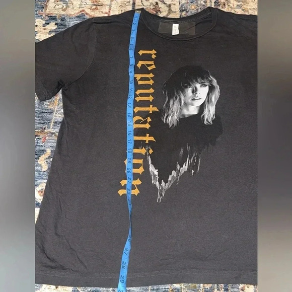 Taylor Swift Stadium Concert Tour Reputation Unisex Short Sleeve Canvas T-Shirt - Picture 3 of 9